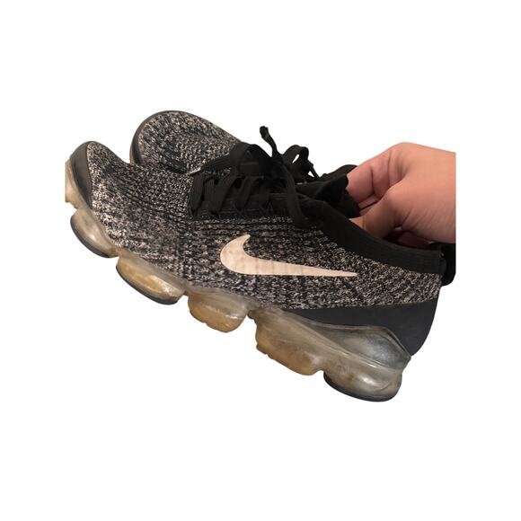 Women's 9 Nike Flyknit Vapormax 3 Oreo Grey Running Shoes - Picture 3 of 5
